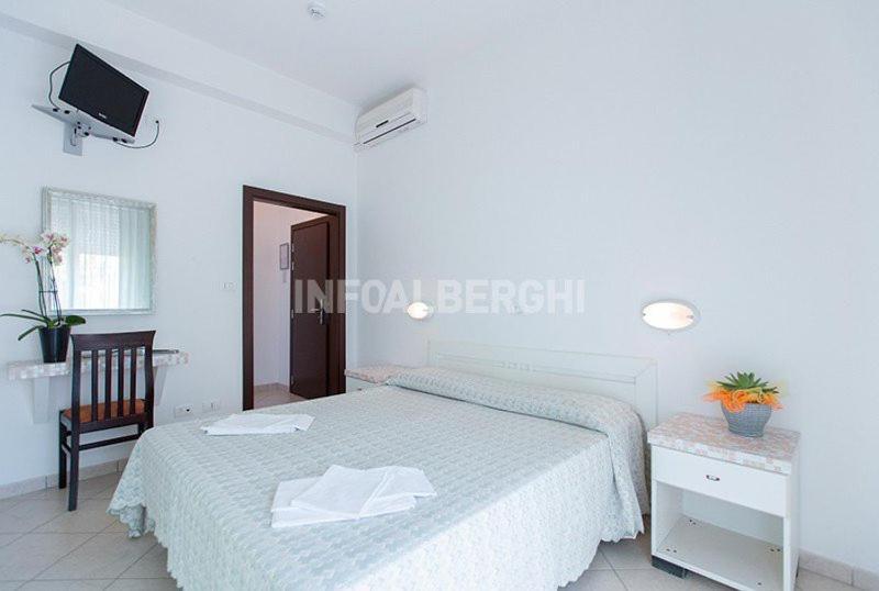 Hotel Napoleon San Mauro Mare Екстер'єр фото
